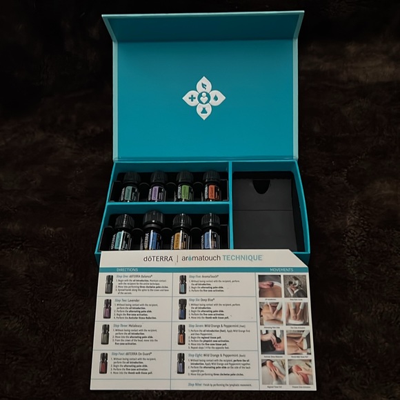 NWOT- 💜Doterra💜aromatouch technique kit. NWOT TAGS 💧 - Picture 5 of 8